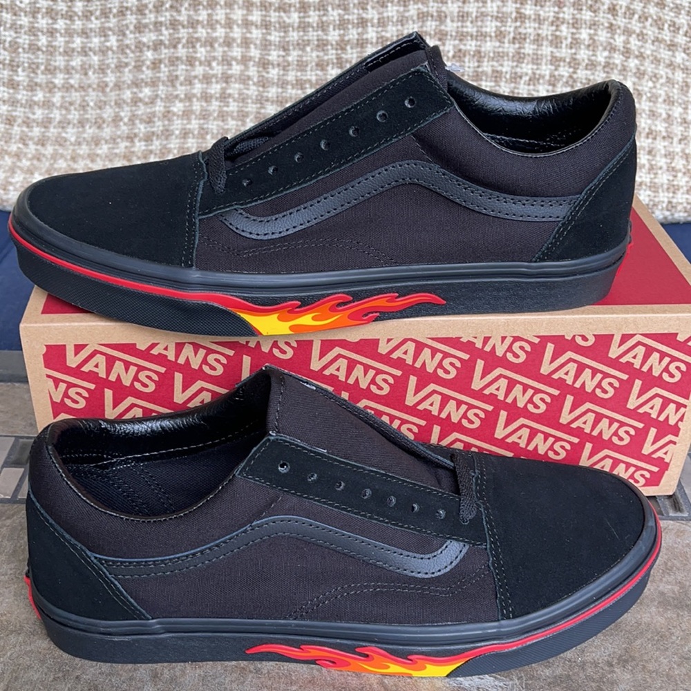 Vans Men’s Old Skool
(Flame Wall) Black/Black
VN0A38G1Q8Q
Sneakers - Picture 3 of 16
